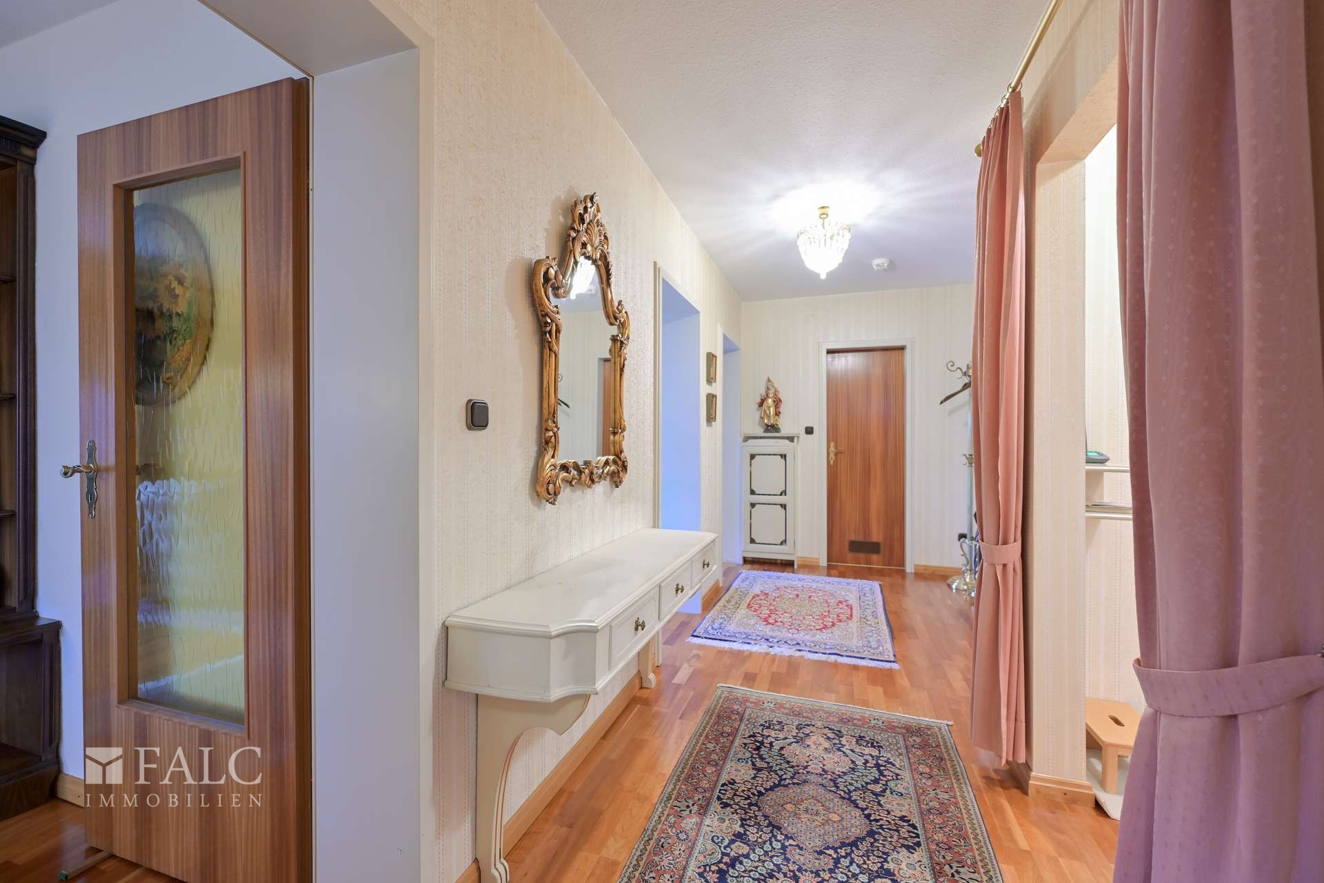 Diele Blick Badezimmer